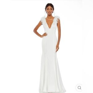 Mac Duggal Sz 10 Feather shoulder v-neck column gown NWT white wedding prom